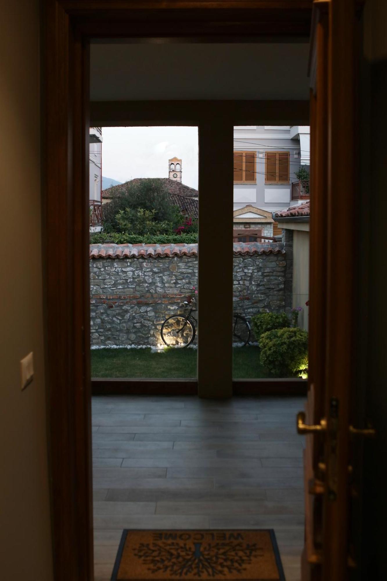 Villa Zoi A Stay To Remember I Located Inside The Castle Of Elbasan, On A Historic Roman Road Via Egnatia I Homemade Breakfast Exteriör bild