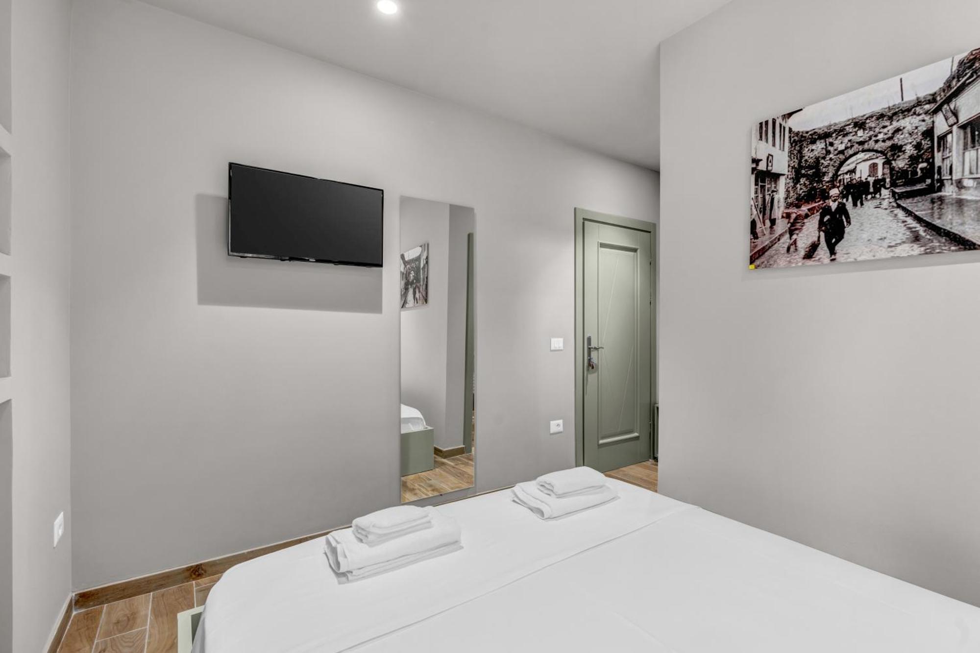 Villa Zoi A Stay To Remember I Located Inside The Castle Of Elbasan, On A Historic Roman Road Via Egnatia I Homemade Breakfast Exteriör bild