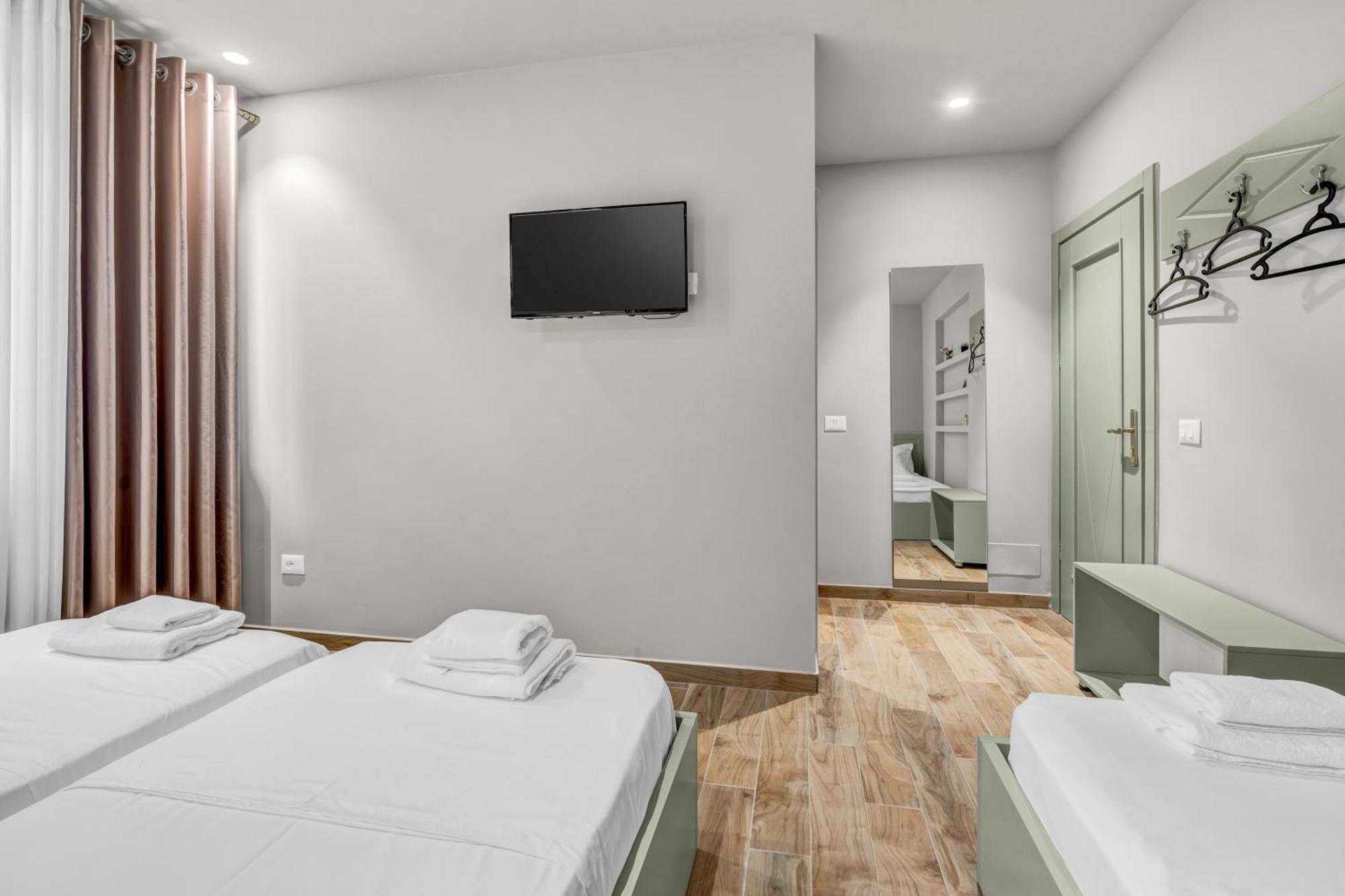 Villa Zoi A Stay To Remember I Located Inside The Castle Of Elbasan, On A Historic Roman Road Via Egnatia I Homemade Breakfast Exteriör bild