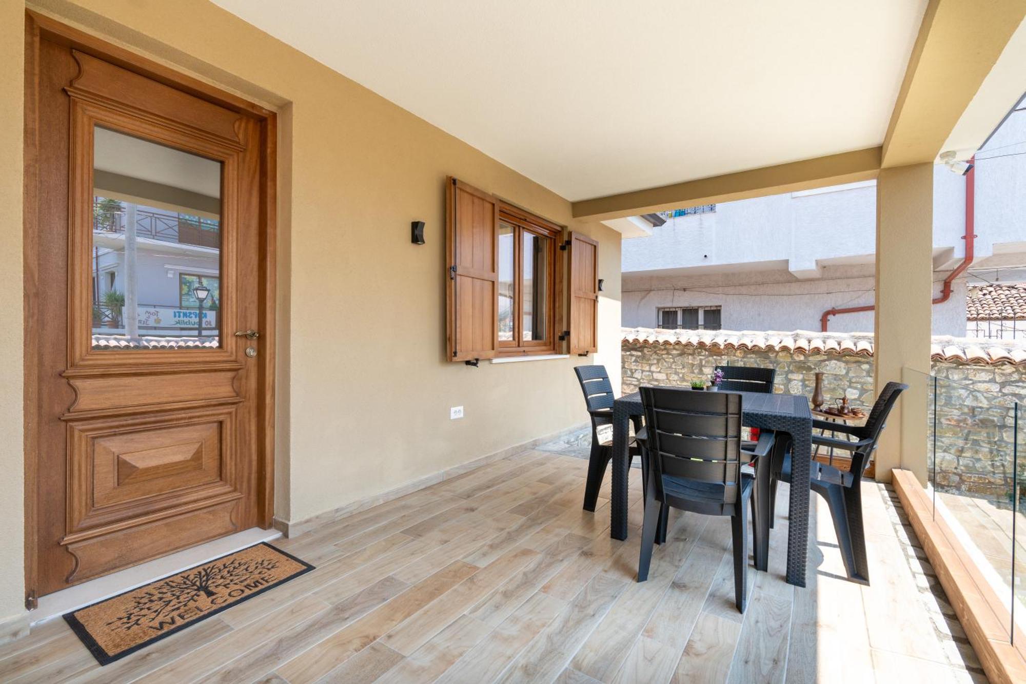 Villa Zoi A Stay To Remember I Located Inside The Castle Of Elbasan, On A Historic Roman Road Via Egnatia I Homemade Breakfast Exteriör bild