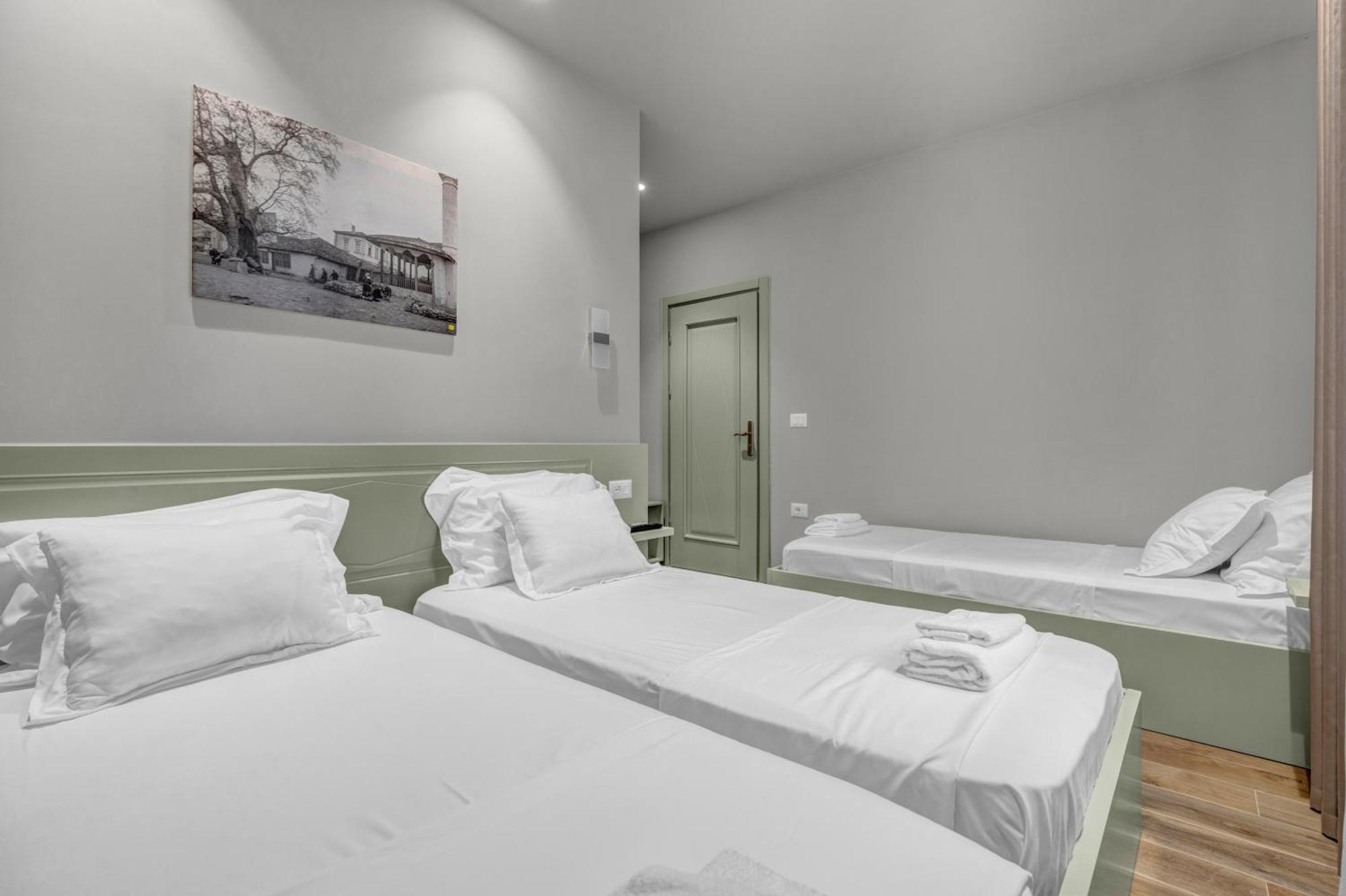 Villa Zoi A Stay To Remember I Located Inside The Castle Of Elbasan, On A Historic Roman Road Via Egnatia I Homemade Breakfast Exteriör bild