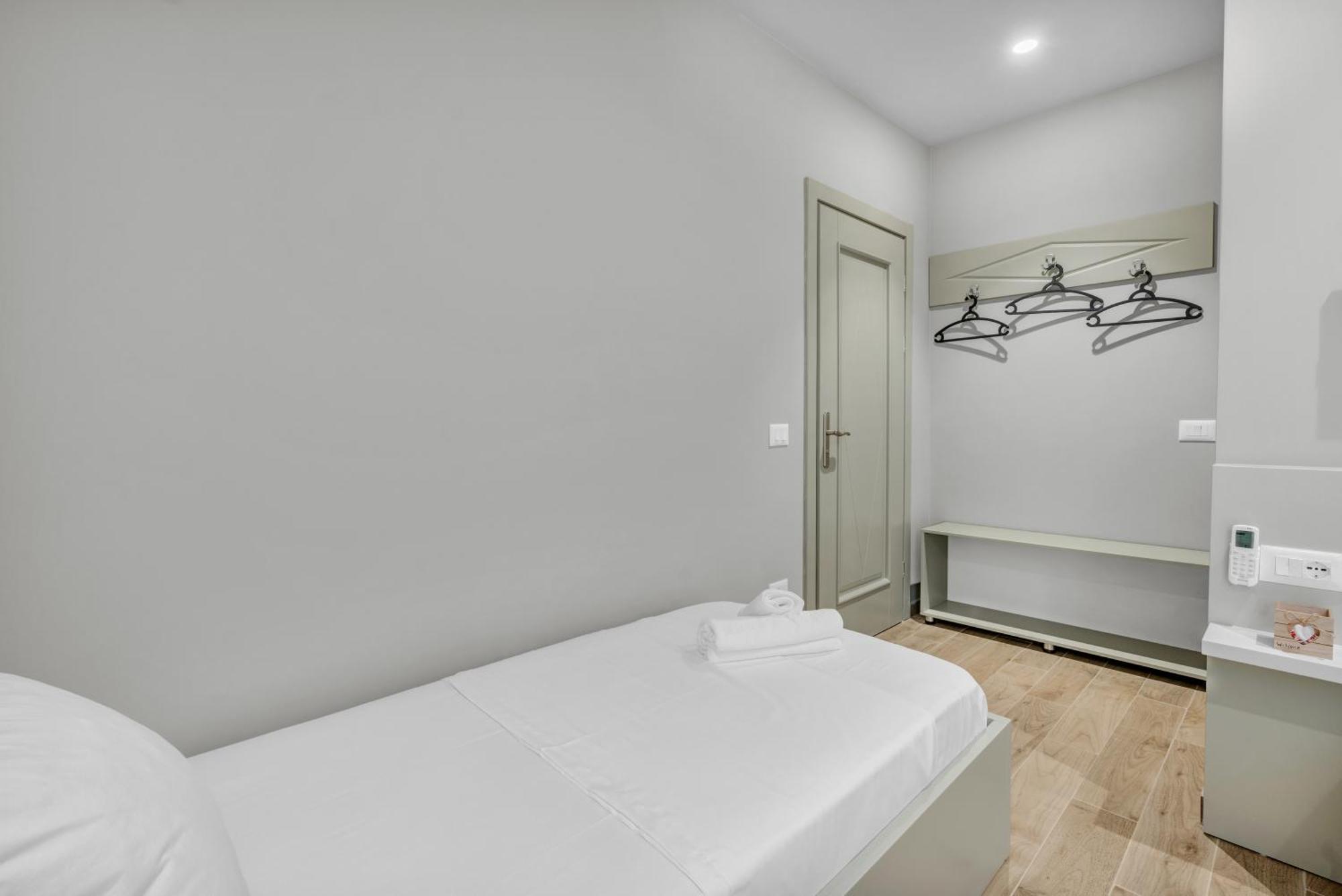 Villa Zoi A Stay To Remember I Located Inside The Castle Of Elbasan, On A Historic Roman Road Via Egnatia I Homemade Breakfast Exteriör bild