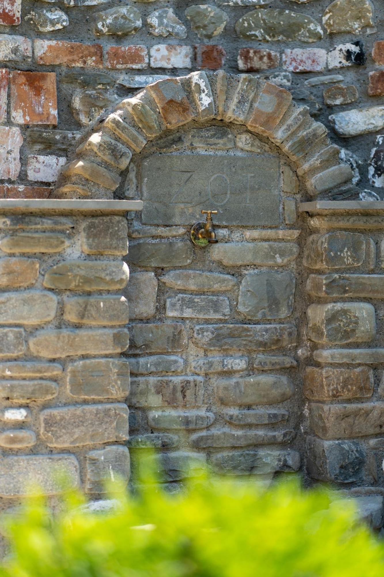 Villa Zoi A Stay To Remember I Located Inside The Castle Of Elbasan, On A Historic Roman Road Via Egnatia I Homemade Breakfast Exteriör bild